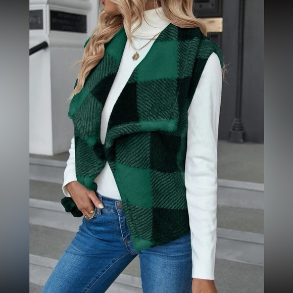 Cozy Buffalo plaid open front vest - Picture 6 of 15